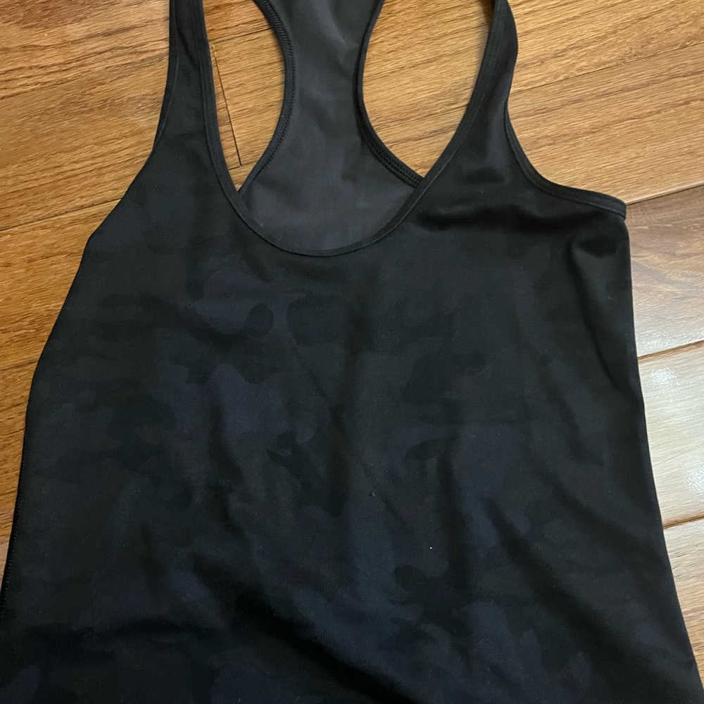 Race tank Lululemon camo size 2